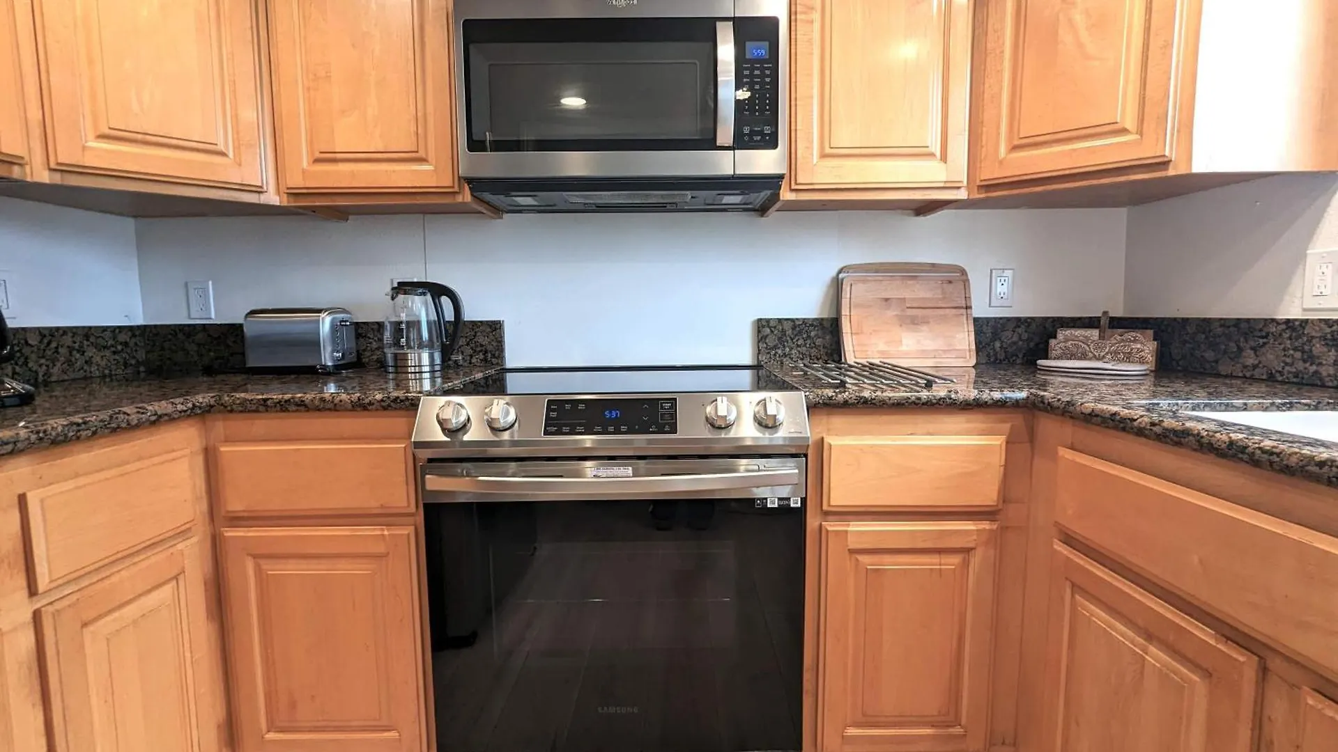 Bohemian Beach Pad With 5 Beds, Patio & Non-Pickup-Truck Parking Long Beach 0*,  ABD