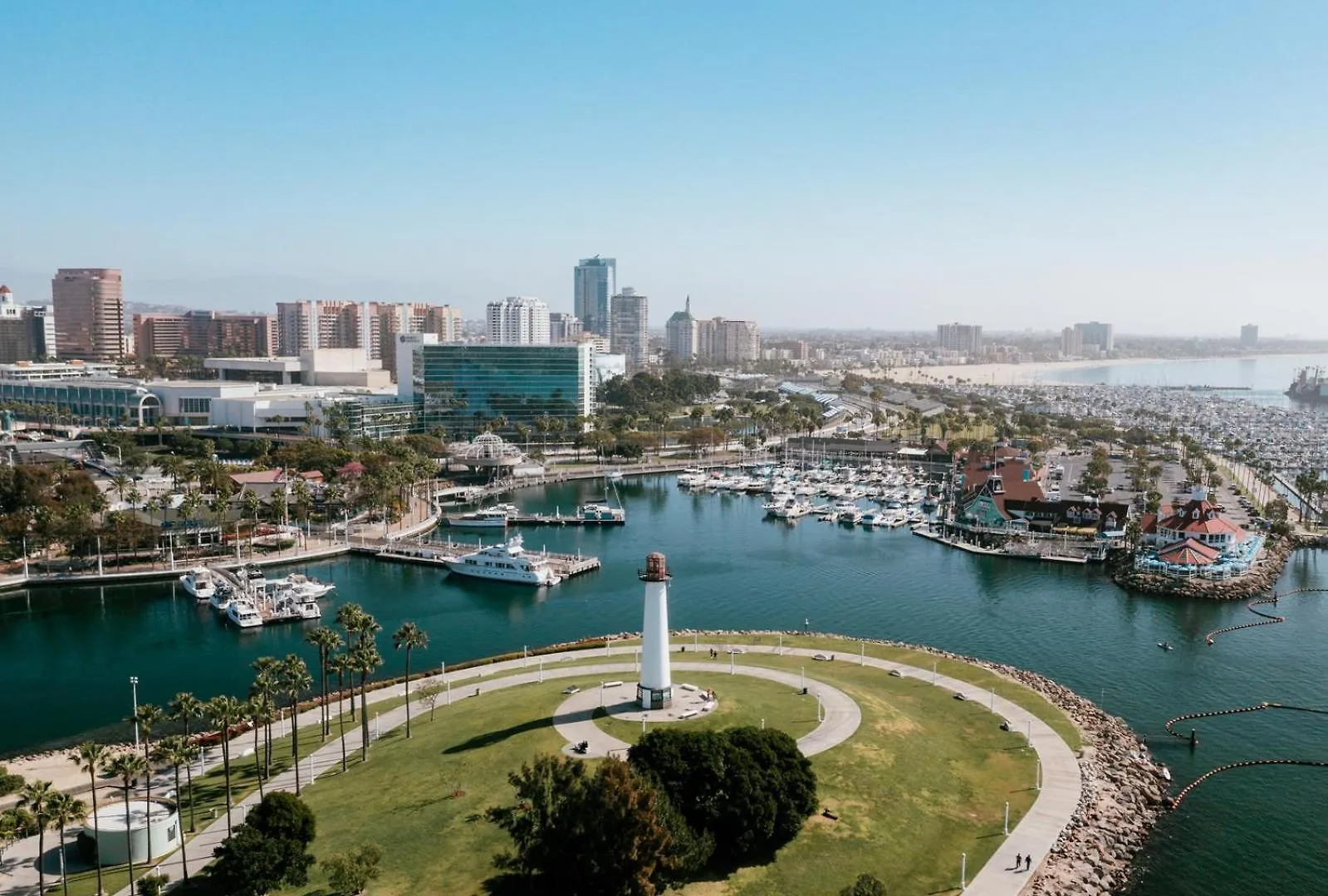 Apartment Bohemian Beach Pad With 5 Beds, Patio & Non-Pickup-Truck Parking Long Beach