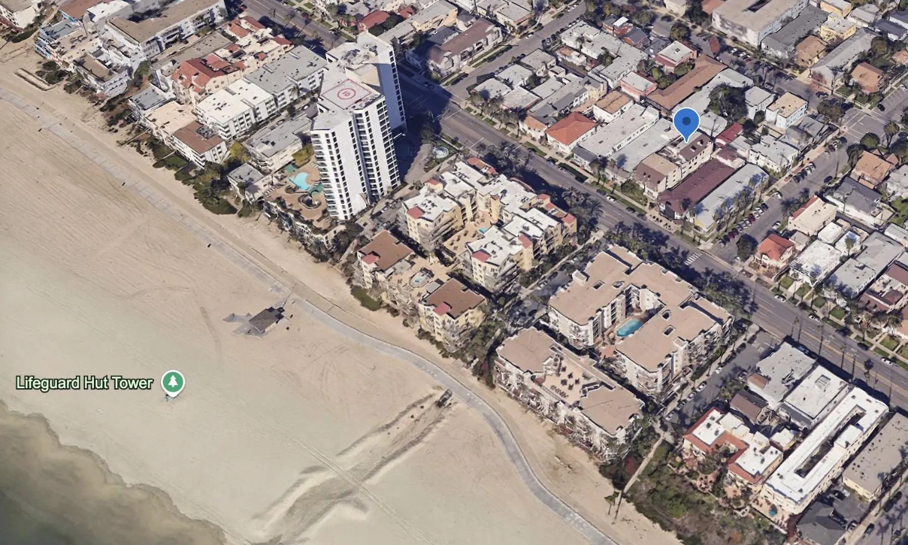 Bohemian Beach Pad With 5 Beds, Patio & Non-Pickup-Truck Parking Long Beach
