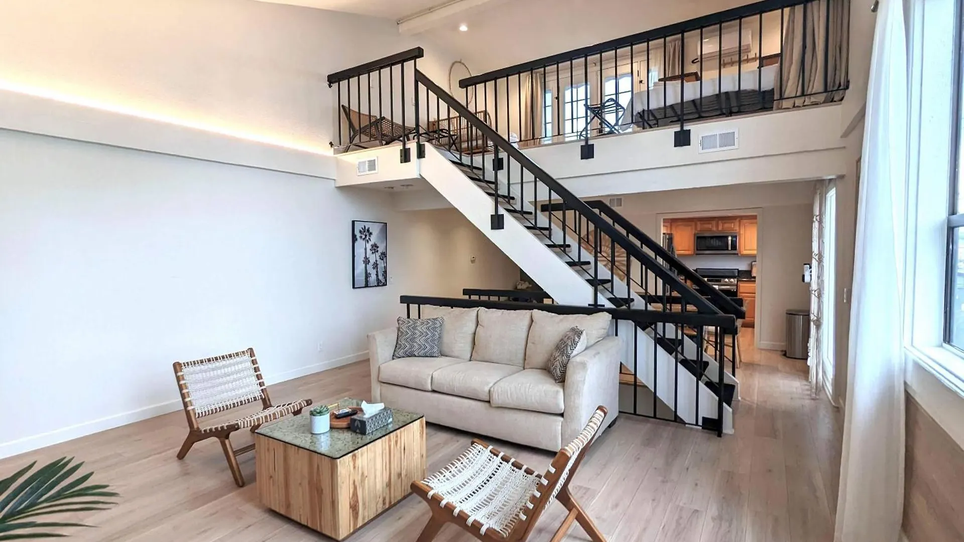 Bohemian Beach Pad With 5 Beds, Patio & Non-Pickup-Truck Parking Long Beach 0*,  United States